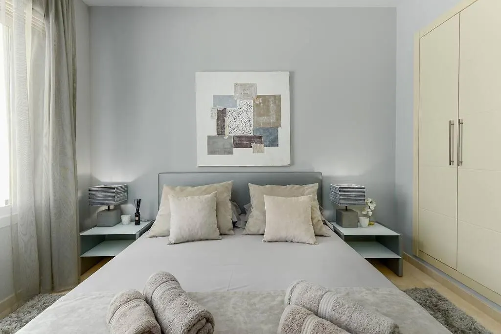 Modern Apt In Alcazaba Lagoon 에스테포나 아파트