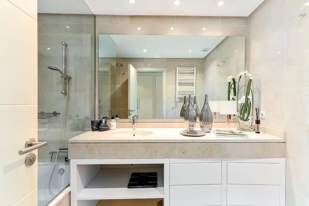 Modern Apt In Alcazaba Lagoon 에스테포나