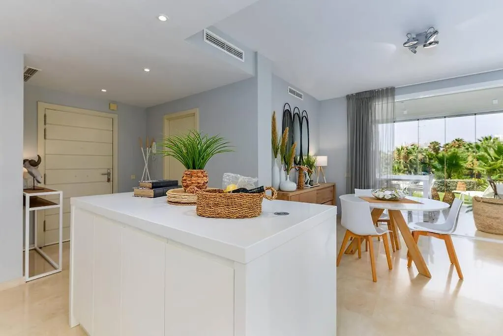 아파트 Modern Apt In Alcazaba Lagoon 에스테포나
