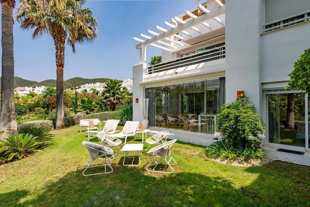 Modern Apt In Alcazaba Lagoon Εστεπόνα